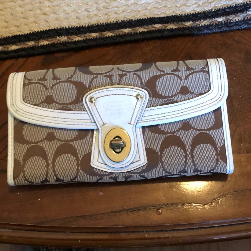 This wallet is like new